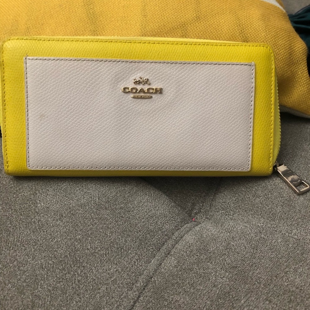 Authentic Coach Wallet. Barely used